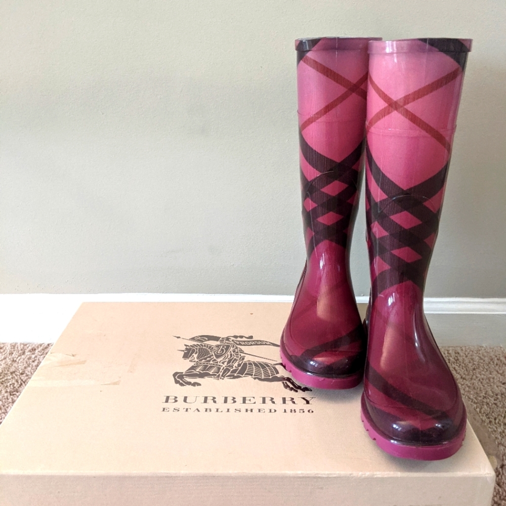 Burberry Raspberry Rain Boot 35EU